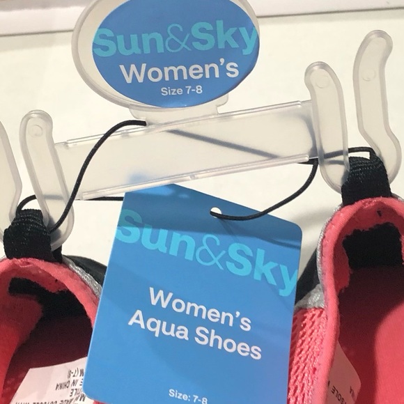 Women’s  Water Shoes Black/ Peach Size M 7-8 - Picture 2 of 5